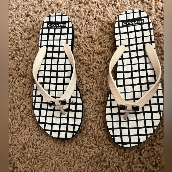 Coach Flip Flops size 9/10 - Picture 2 of 2